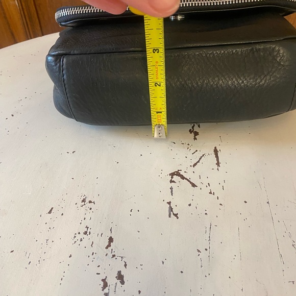 Medium size crossbody black purse - Picture 5 of 9